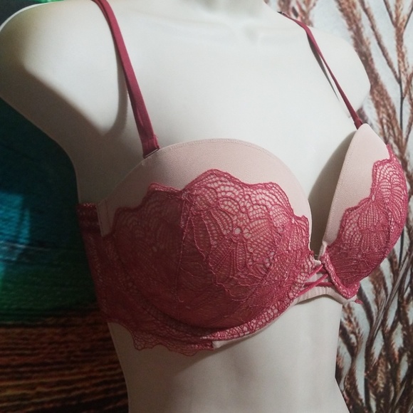 Victoria's Secret - Picture 3 of 7